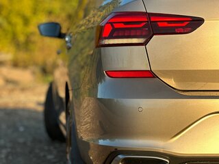 2021 Volkswagen Polo VI, бежевый, 1748500 рублей, вид 2