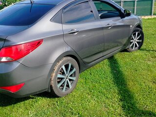 2015 Hyundai Solaris I Рестайлинг, серый, 920000 рублей, вид 5