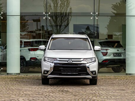 2017 Mitsubishi Outlander III Рестайлинг 2, белый, 1675000 рублей, вид 2
