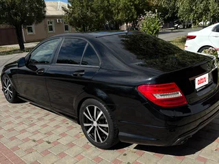 2013 Mercedes-Benz C-Класс 180 III (W204) Рестайлинг, чёрный, 970000 рублей, вид 3
