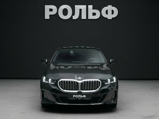 2025 BMW 5 серии 530i xDrive VIII (G60/G61/G68), серый, 8800000 рублей, вид 2
