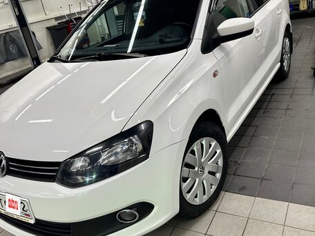 2013 Volkswagen Polo V, белый, 680000 рублей, вид 1