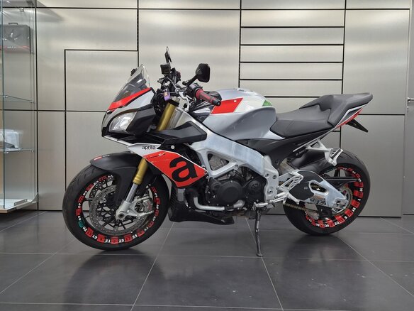 2018 Aprilia Tuono V4, серый, 950000 рублей - вид 3