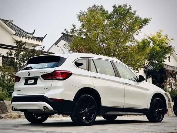 2022 BMW X1 20Li sDrive II (F48) Рестайлинг, белый - вид 12