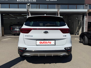 2021 Kia Sportage IV Рестайлинг, белый, 2600000 рублей, вид 5