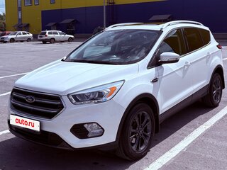 2020 Ford Kuga II Рестайлинг, белый, 2000000 рублей, вид 3