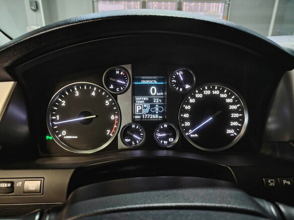 2012 Lexus LX 570 III Рестайлинг, серебристый, 4580000 рублей - вид 24