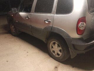 2012 Chevrolet Niva I Рестайлинг, серебристый, 420000 рублей, вид 3