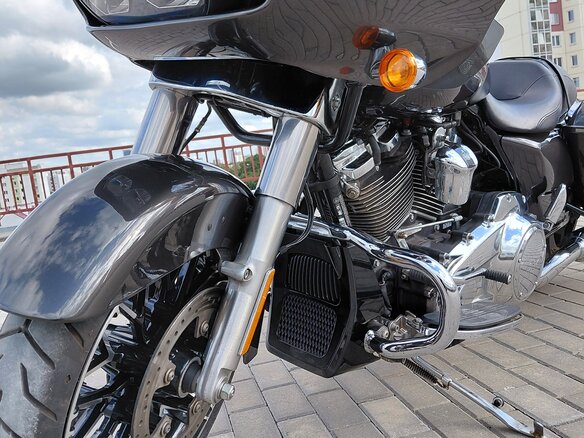 2022 Harley-Davidson Road Glide, серый, 1360000 рублей - вид 2