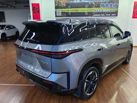 2025 Toyota bZ3X 58.3 kWh, серебристый, 2500077 рублей, вид 3