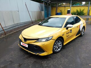 2019 Toyota Camry VIII (XV70), жёлтый, 1800000 рублей, вид 1