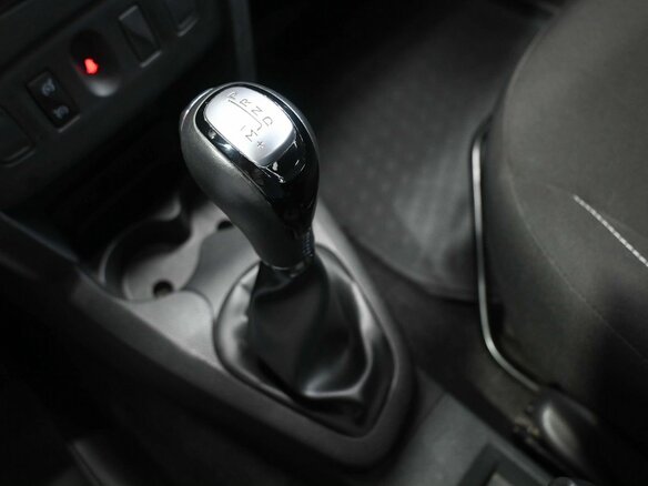 2018 Renault Sandero Stepway II Рестайлинг, серебристый, 1249900 рублей - вид 19