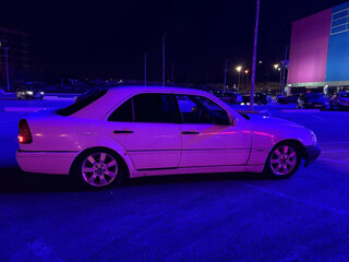 1995 Mercedes-Benz C-Класс 200 5-speed I (W202), белый, 160000 рублей, вид 4