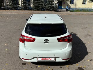 2013 Kia Rio III, белый, 570000 рублей, вид 4