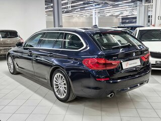 2019 BMW 5 серии 520d xDrive VII (G30/G31/G38), синий, 3549000 рублей, вид 4