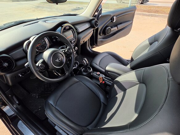 2020 Mini Hatch Cooper III (F55/F56) Рестайлинг, чёрный - вид 7