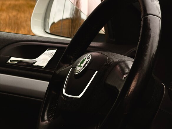2011 Skoda Octavia II (A5) Рестайлинг, белый, 800000 рублей - вид 8
