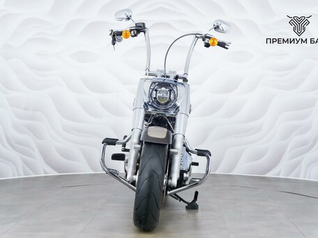 2023 Harley-Davidson Fat Boy, серый, 2277000 рублей, вид 4