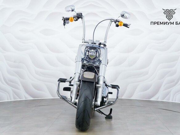 2023 Harley-Davidson Fat Boy, серый, 2277000 рублей - вид 3