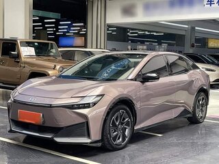 2026 Toyota bZ3, серый, 3200006 рублей, вид 1