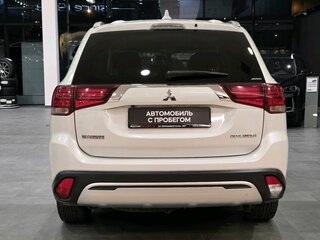 2019 Mitsubishi Outlander III Рестайлинг 3, белый, 2322000 рублей, вид 5