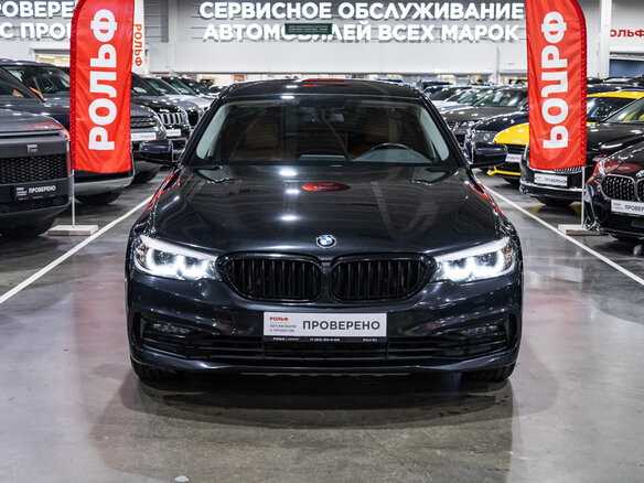 2019 BMW 5 серии 520d xDrive VII (G30/G31/G38), чёрный, 3389700 рублей - вид 2