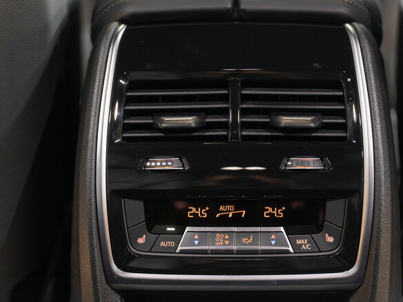 2026 BMW X7 40i I (G07) Рестайлинг, серый, 17690000 рублей - вид 22