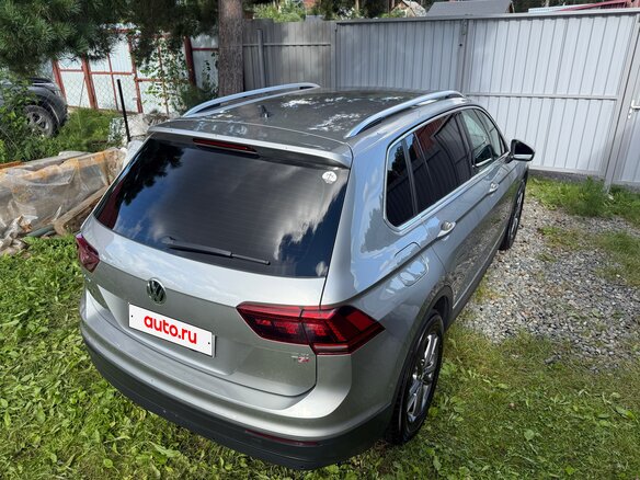 2017 Volkswagen Tiguan II, серебристый, 2400000 рублей - вид 5