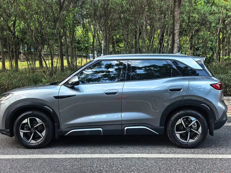 2025 BYD Yuan Up 45.12 kWh, серый, 2040000 рублей, вид 4