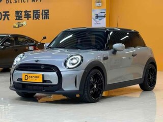 2023 Mini Clubman One II Рестайлинг, серебристый, 2100000 рублей, вид 1