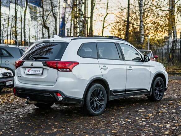 2021 Mitsubishi Outlander III Рестайлинг 3, белый, 2483000 рублей - вид 1