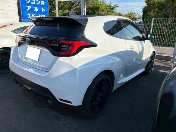 2023 Toyota Yaris GR RS IV, белый, 1700000 рублей - вид 3