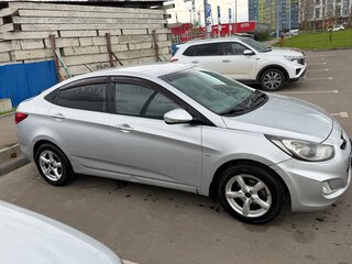 2011 Hyundai Solaris I, серебристый, 750000 рублей, вид 2