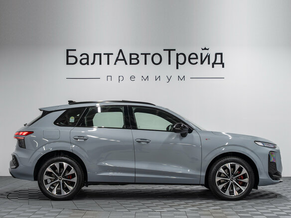 2026 Audi Q3 TFSI III (FJ), серый, 7550000 рублей - вид 5