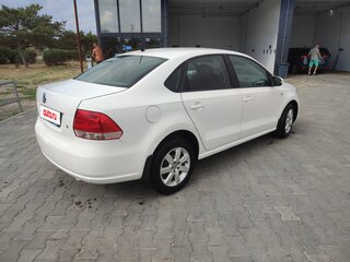 2013 Volkswagen Polo V, белый, 850000 рублей, вид 3