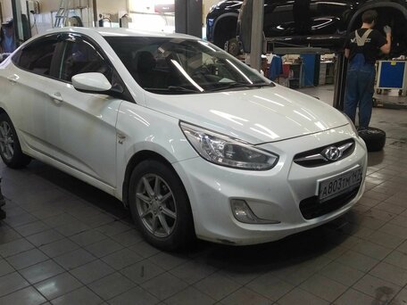 2014 Hyundai Solaris I Рестайлинг, белый, 780000 рублей, вид 2