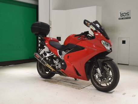 2015 Honda VFR 800, красный, 745000 рублей, вид 3