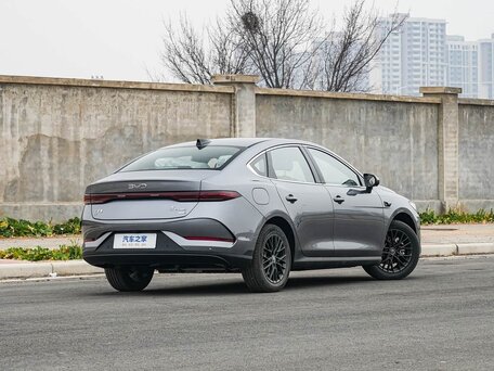 2026 BYD Qin Plus EV 510 I Рестайлинг, серый, 2250000 рублей, вид 4