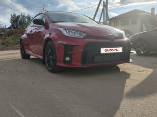 2022 Toyota Yaris IV, красный, 4500000 рублей, вид 5