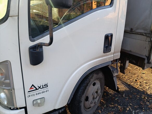 2020 Isuzu Elf (N-series), белый, 1700000 рублей - вид 2