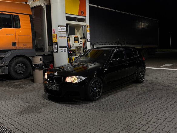 2008 BMW 1 серии 116i I (E81/E82/E87/E88) Рестайлинг, чёрный, 2000000 рублей - вид 4
