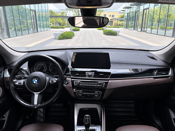 2022 BMW X1 18i sDrive III (U11/U12), пурпурный - вид 13
