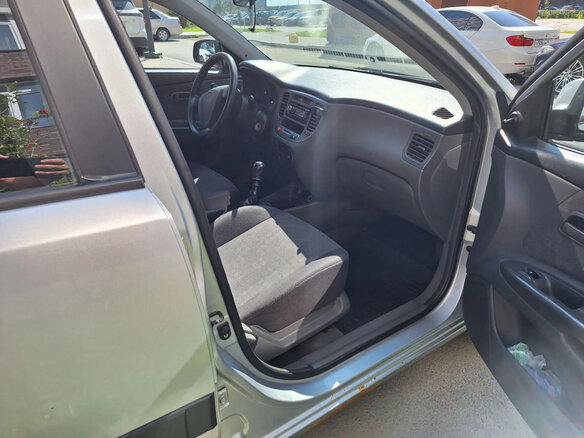2005 Kia Rio II, серебристый, 430000 рублей - вид 11