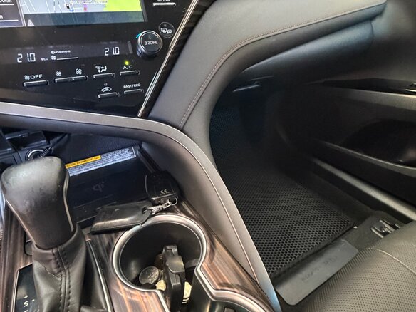 2019 Toyota Camry VIII (XV70), чёрный, 2550000 рублей - вид 11
