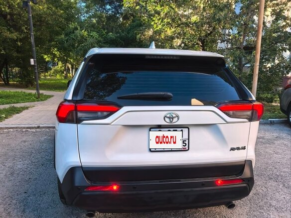 2020 Toyota RAV4 V (XA50), белый - вид 9