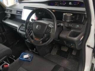 2017 Honda Stepwgn Spada V Рестайлинг, белый, 1510000 рублей, вид 3