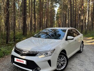 2017 Toyota Camry VII (XV50) Рестайлинг, белый, 2548000 рублей, вид 2