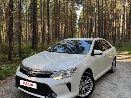 2017 Toyota Camry VII (XV50) Рестайлинг, белый, 2548000 рублей, вид 2