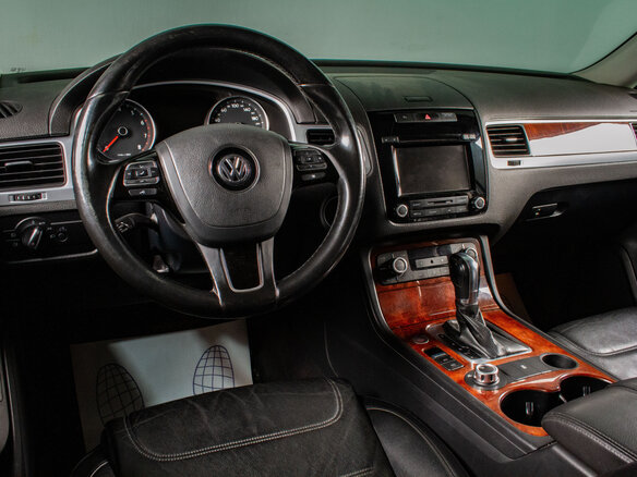 2012 Volkswagen Touareg II, серебристый, 1599000 рублей - вид 10