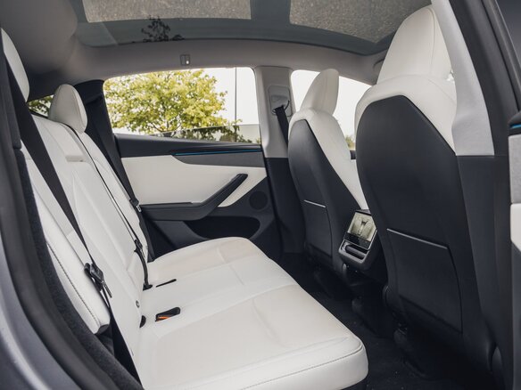 2026 Tesla Model Y Long Range I Рестайлинг, серебристый - вид 12